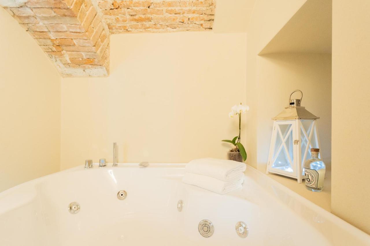Romantic Escape City Centre With Jacuzzi & Parking By Rent All Como Bagian luar foto