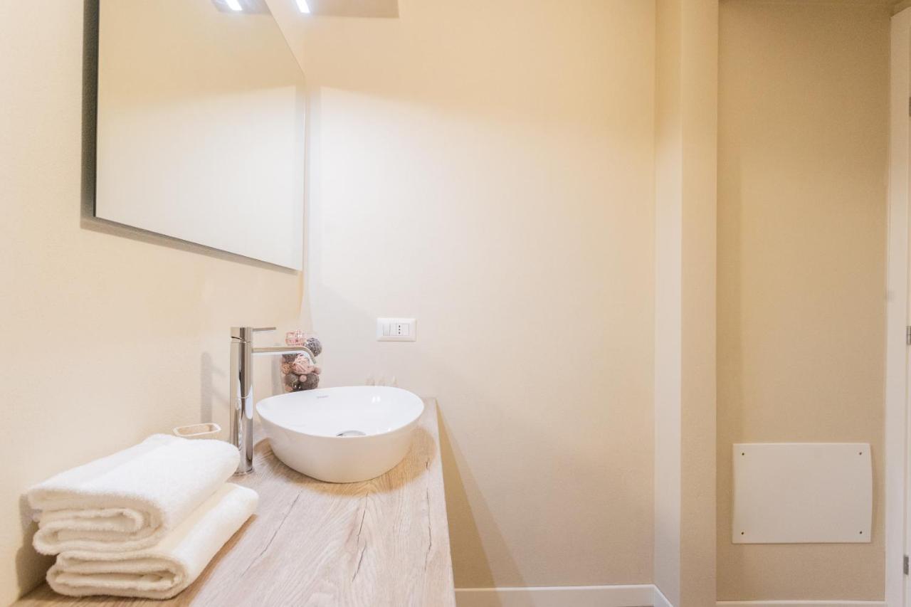 Romantic Escape City Centre With Jacuzzi & Parking By Rent All Como Bagian luar foto